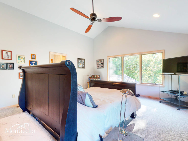 2ND FLOOR MASTER BEDROOM WITH FULL BATHROOM AND WALK-IN CLOSET-01